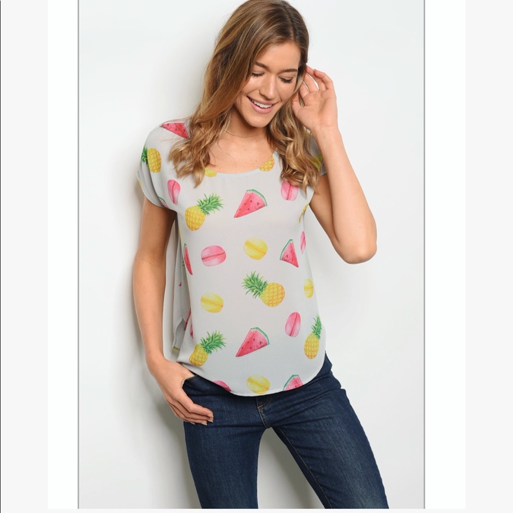 💗Available NOW💗Short sleeve fruit print top